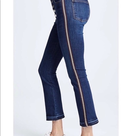 Flattering VERONICA BEARD Carolyn "Baby Boot" Stretch Button Fly Jeans - Picture 2 of 9